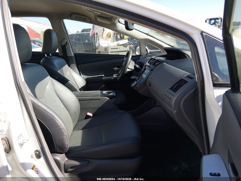 2012 Toyota Prius V Five photo 5
