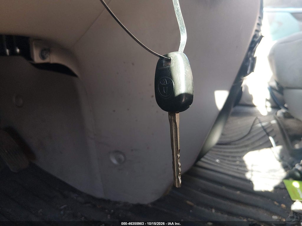 2009 Toyota Sienna LE photo 11