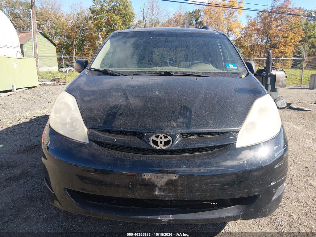 2009 Toyota Sienna LE photo 6