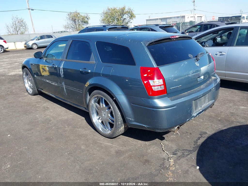 2005 Dodge Magnum RT photo 3
