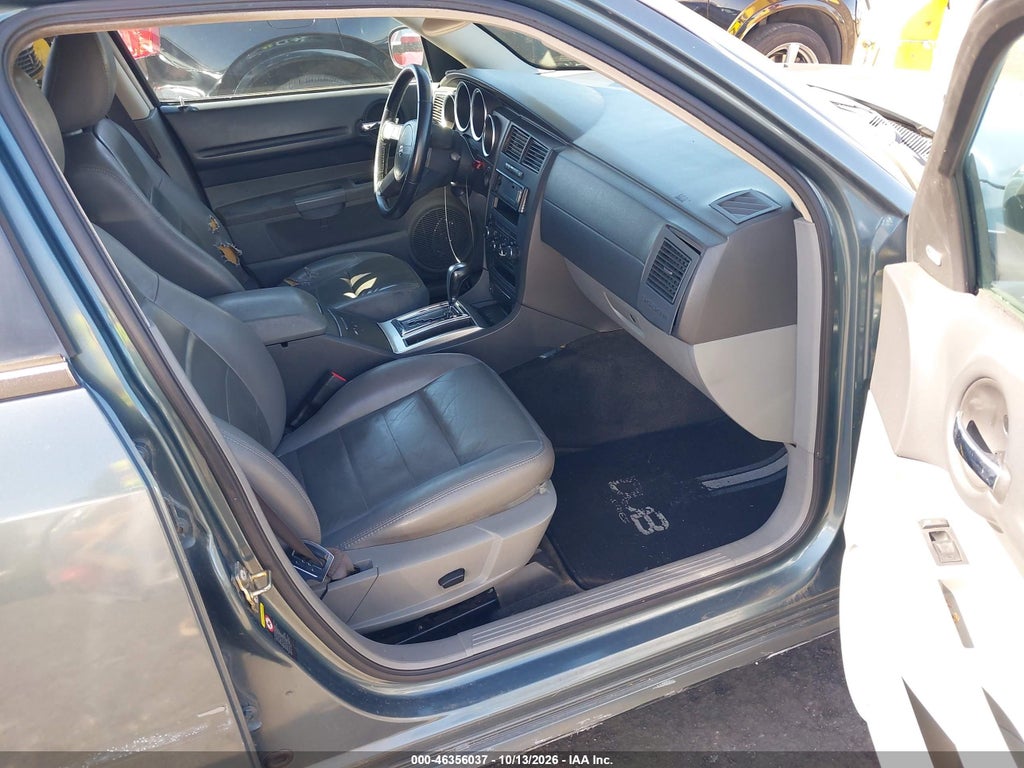 2005 Dodge Magnum RT photo 5