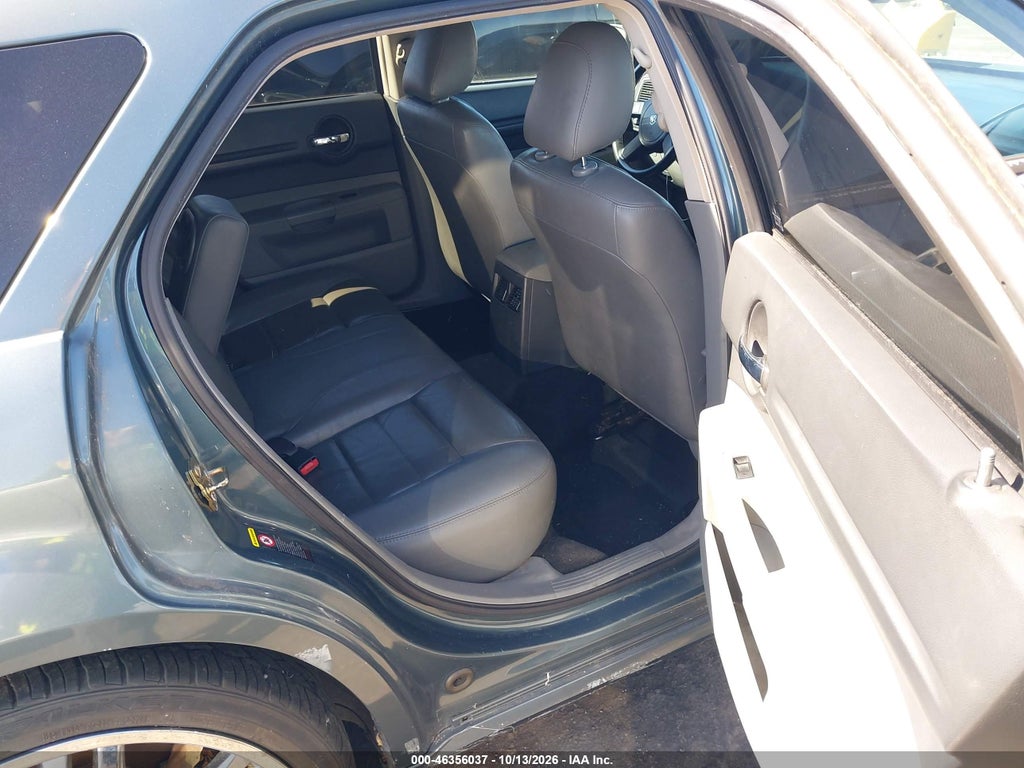 2005 Dodge Magnum RT photo 8