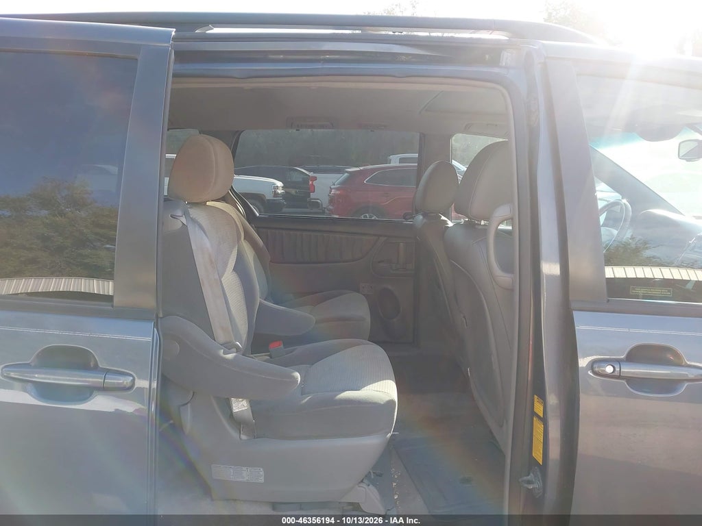 2009 Toyota Sienna Limited photo 8