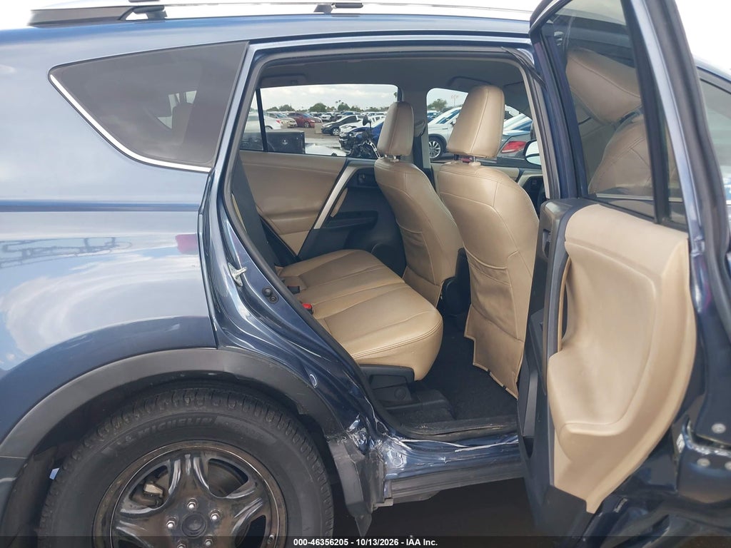 2013 Toyota RAV4 LE photo 8