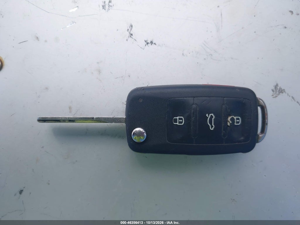 2012 Volkswagen Golf TDI 4-Door photo 11
