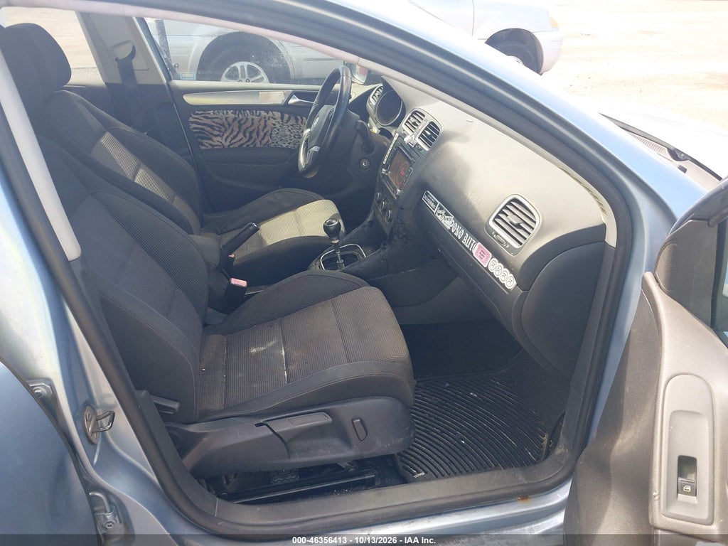 2012 Volkswagen Golf TDI 4-Door photo 5