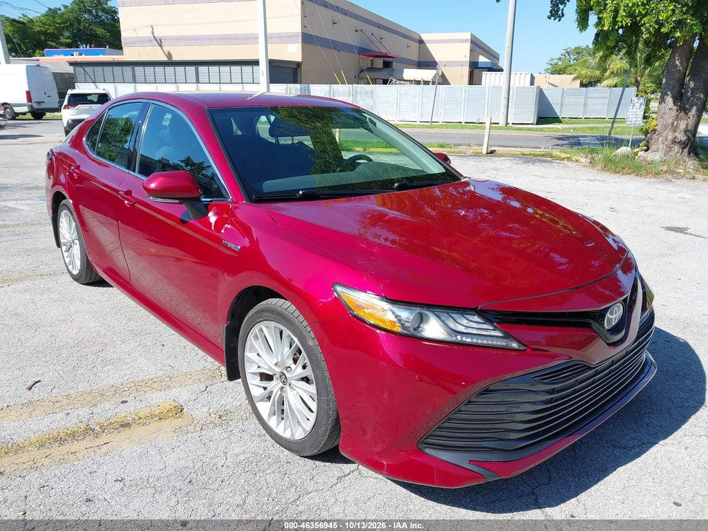 2020 Toyota Camry Hybrid XLE photo 1