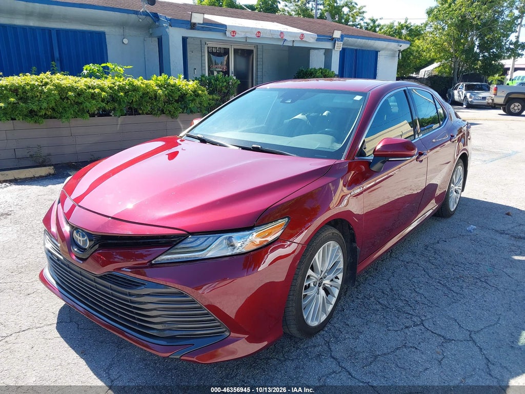 2020 Toyota Camry Hybrid XLE photo 2