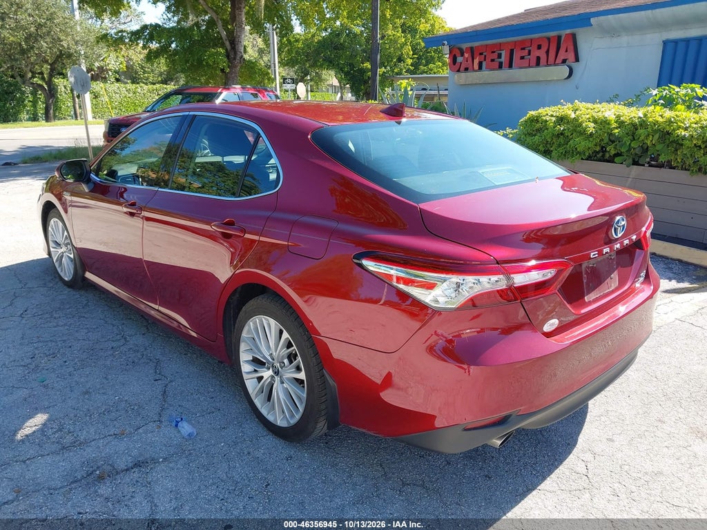 2020 Toyota Camry Hybrid XLE photo 3