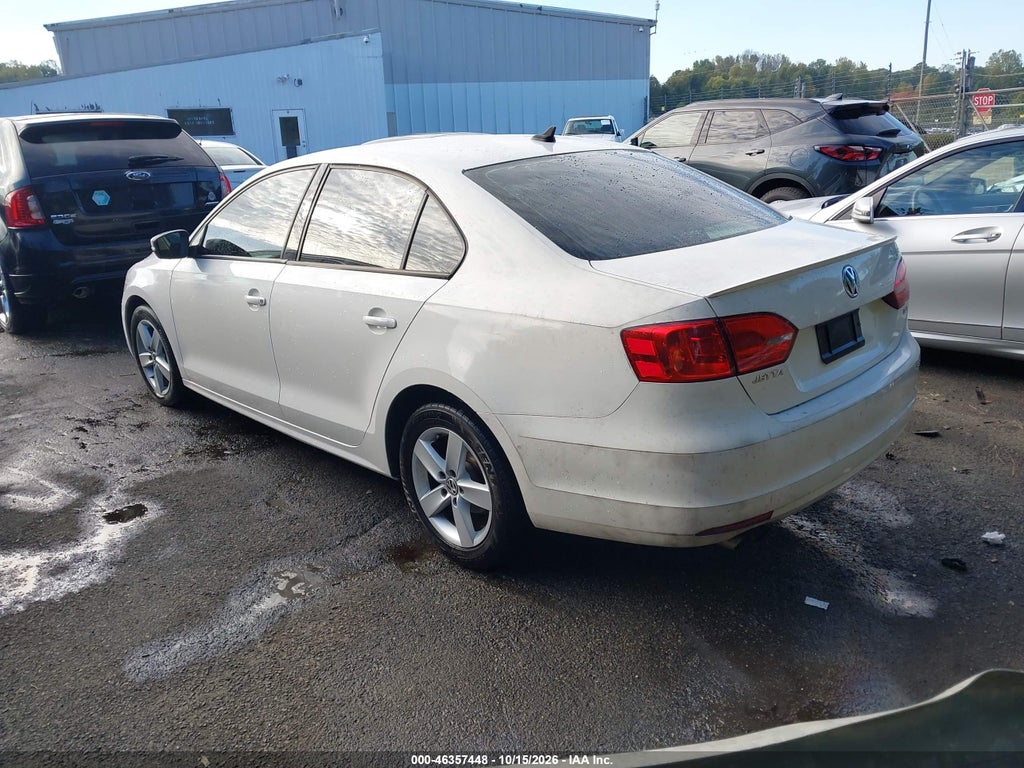 2012 Volkswagen Jetta 2.0L TDI photo 3