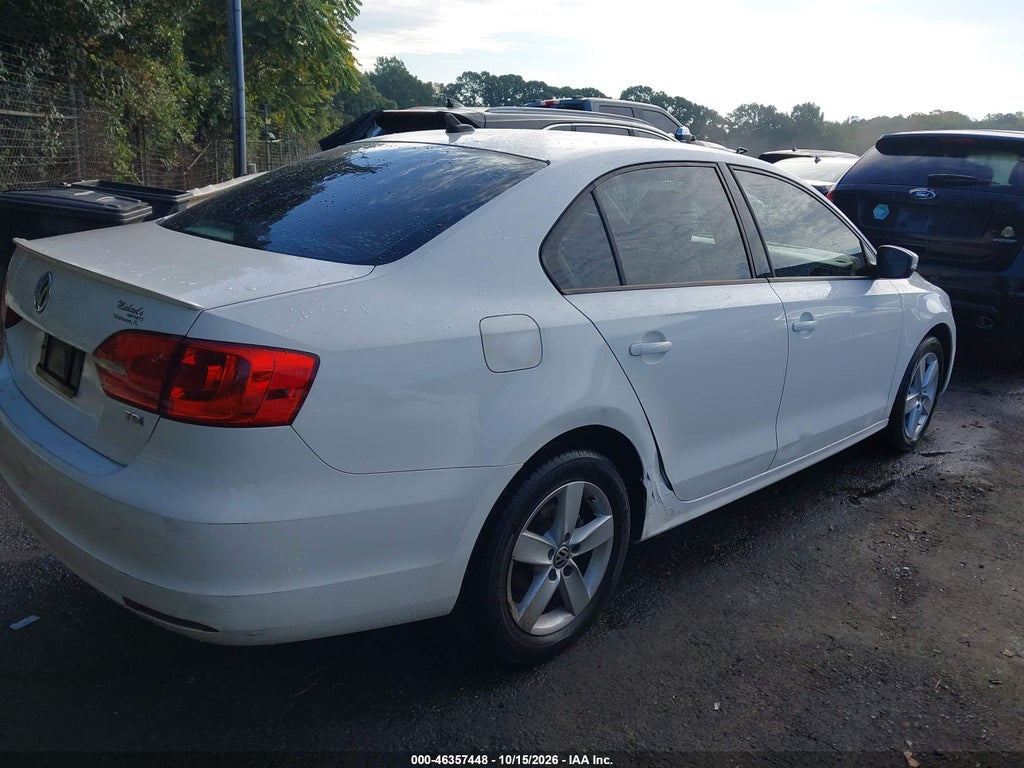 2012 Volkswagen Jetta 2.0L TDI photo 6