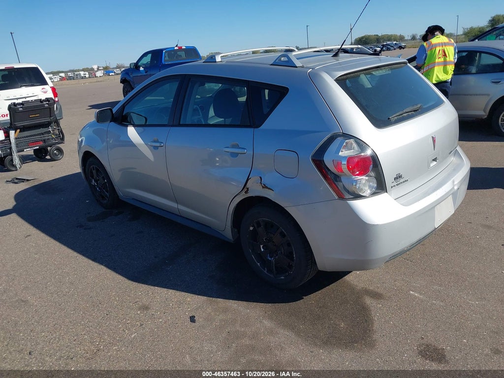 2010 Pontiac Vibe photo 3