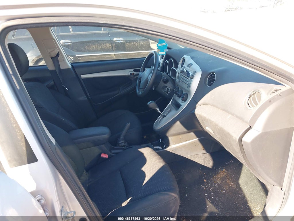 2010 Pontiac Vibe photo 5