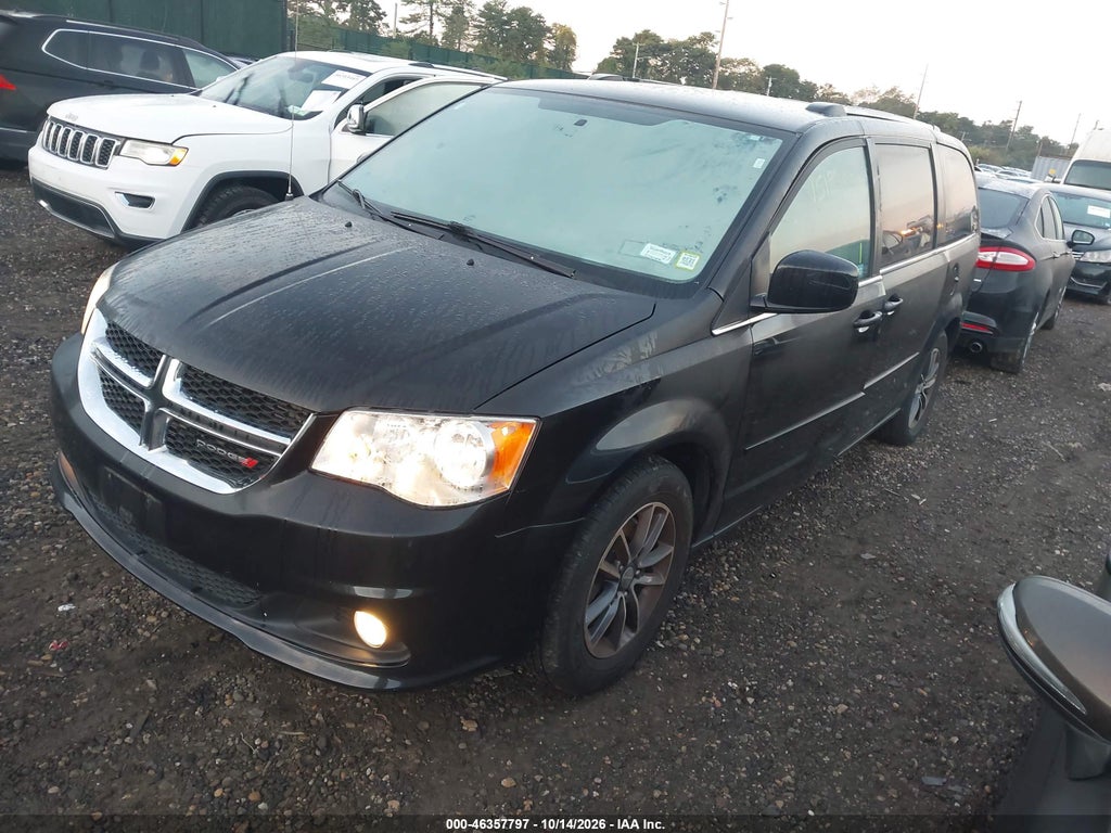 2017 Dodge Grand Caravan SXT photo 2