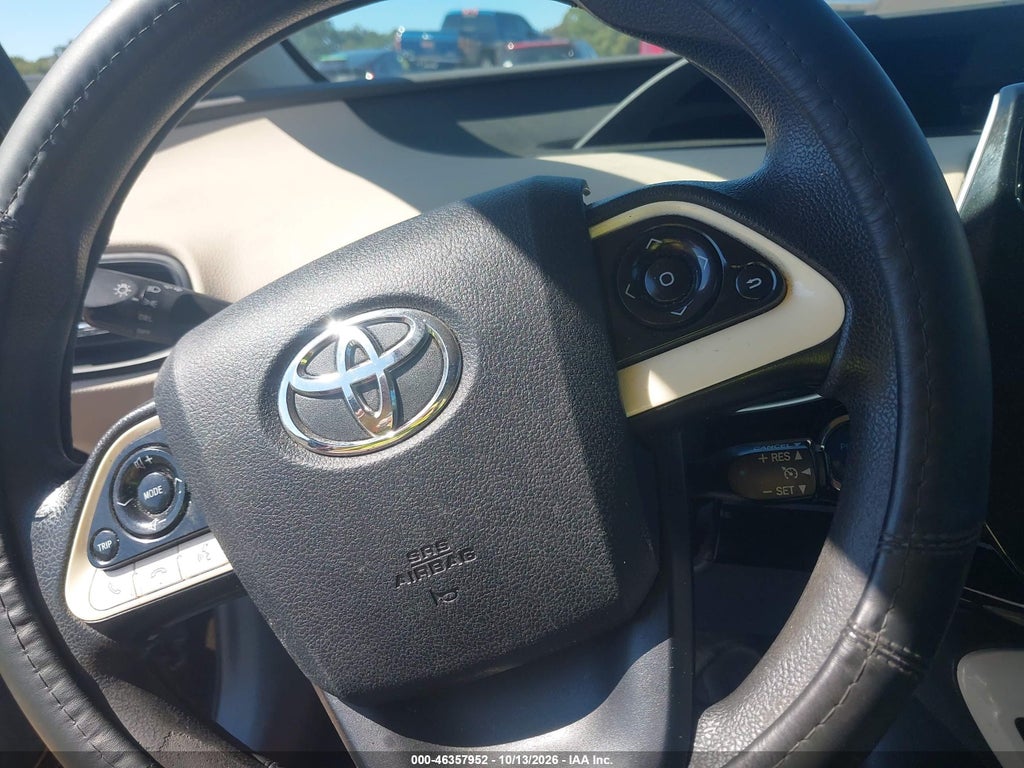 2016 Toyota Prius TWO photo 6