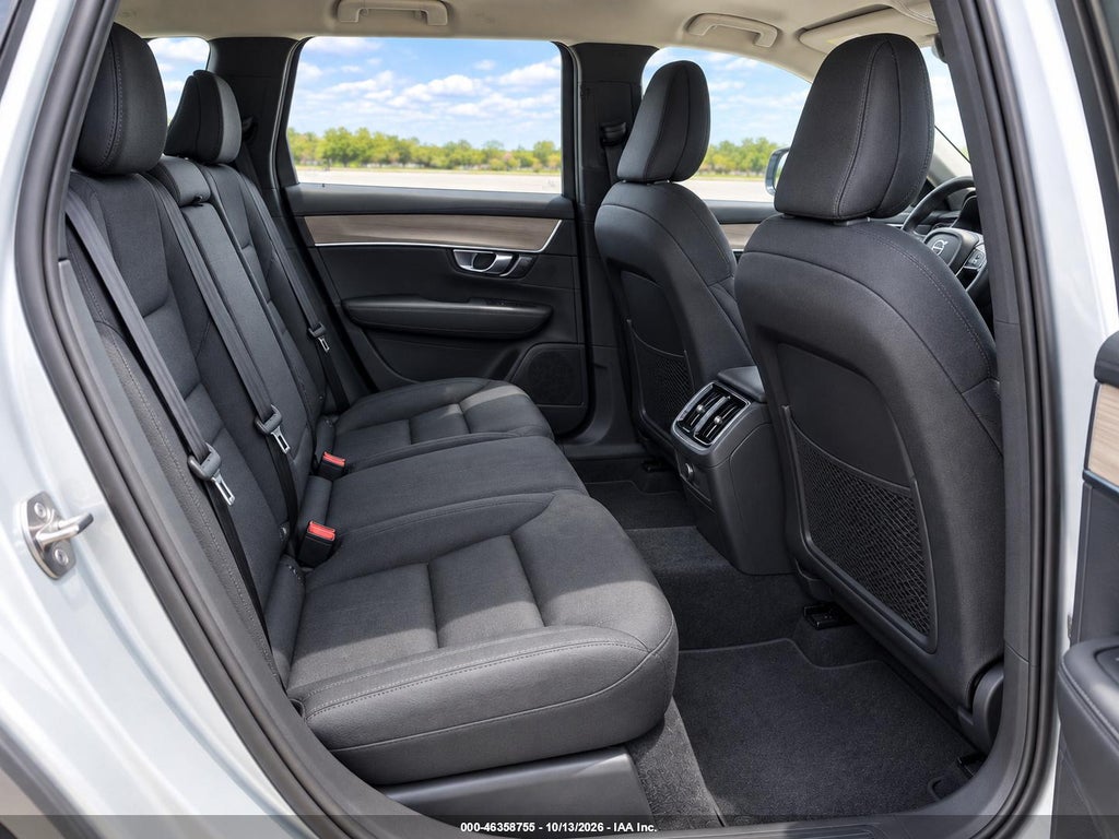 2026 Volvo XC90 Plus, B6 AWD GAS (mild Hybrid), Gasoline, Bright, 7 Seats photo 8
