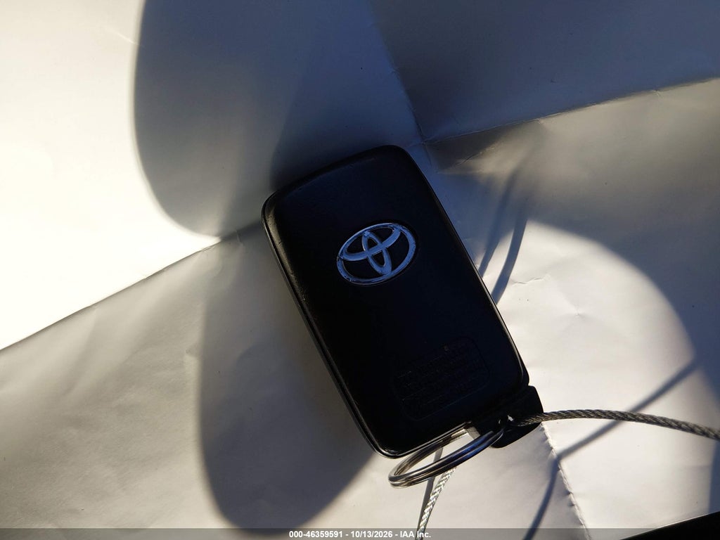 2012 Toyota Prius Four photo 11