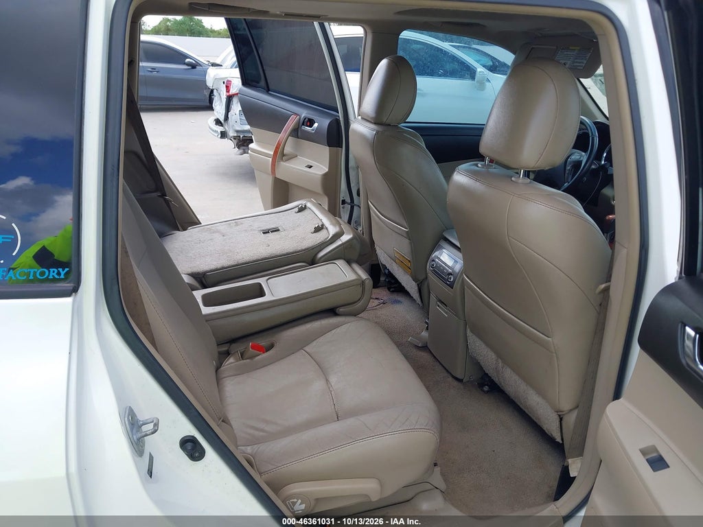 2010 Toyota Highlander Limited V6 photo 8