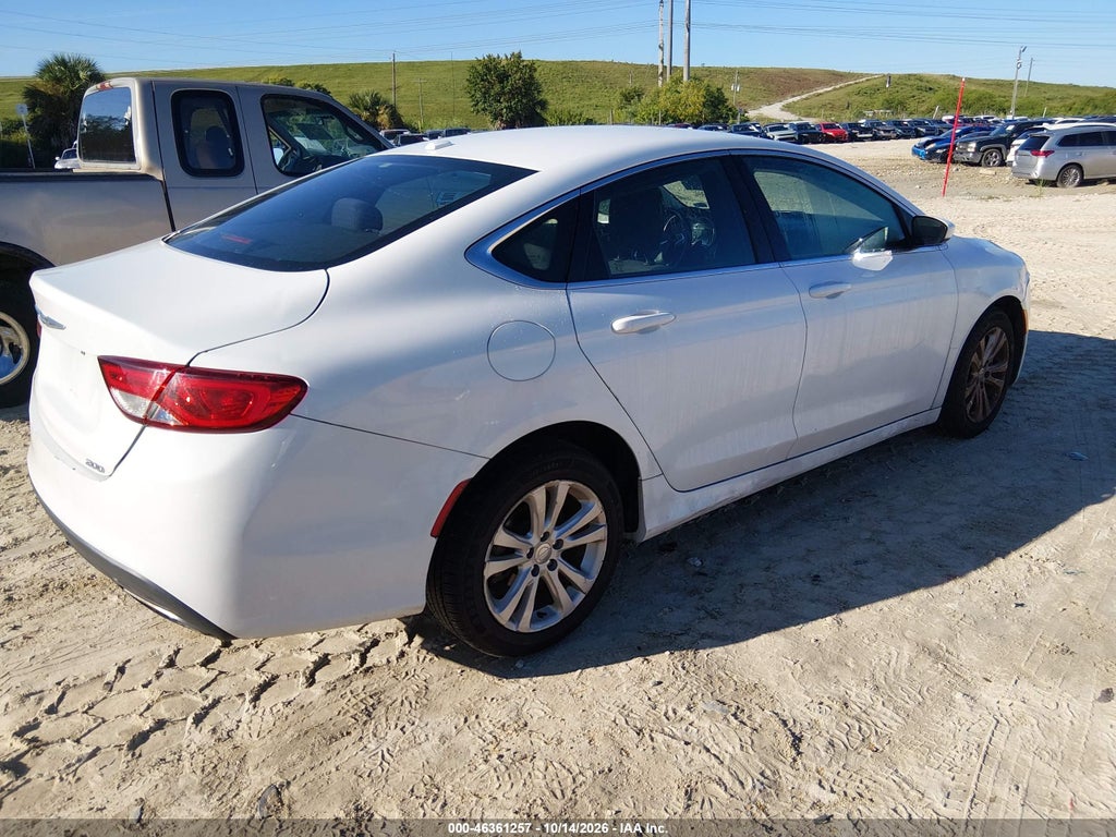 2015 Chrysler 200 Limited photo 4