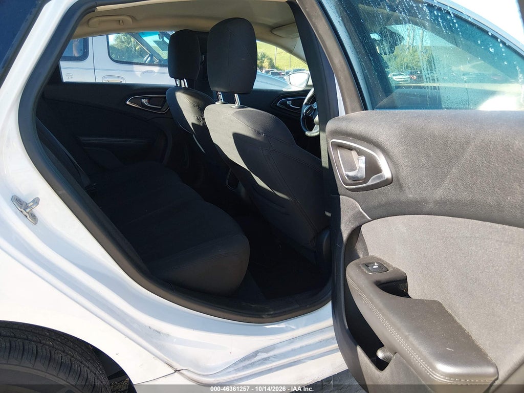 2015 Chrysler 200 Limited photo 8