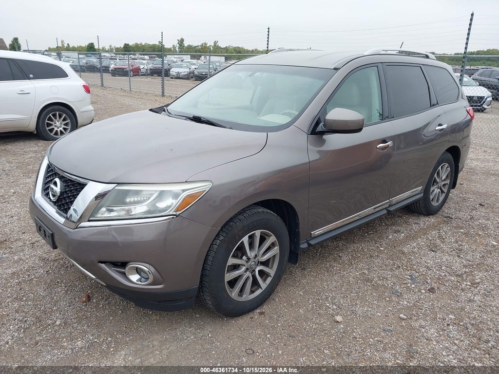 2014 Nissan Pathfinder SL photo 2