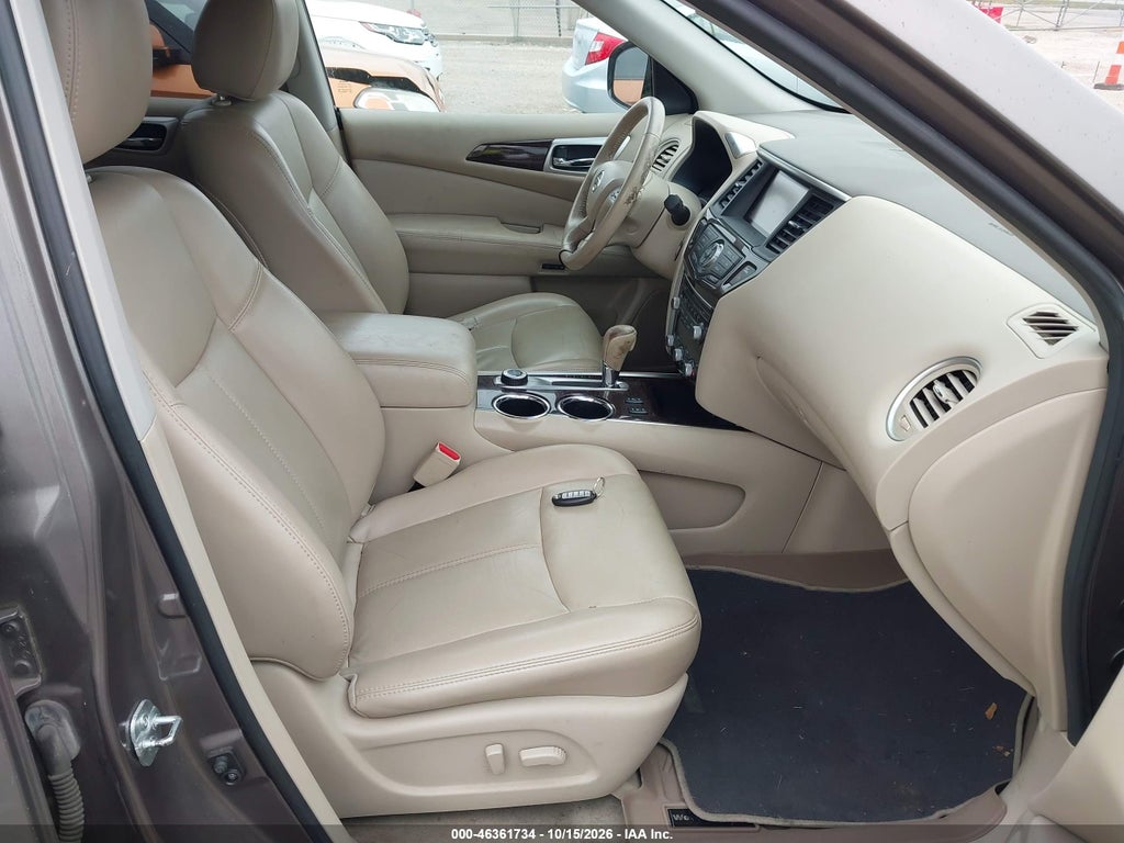 2014 Nissan Pathfinder SL photo 5