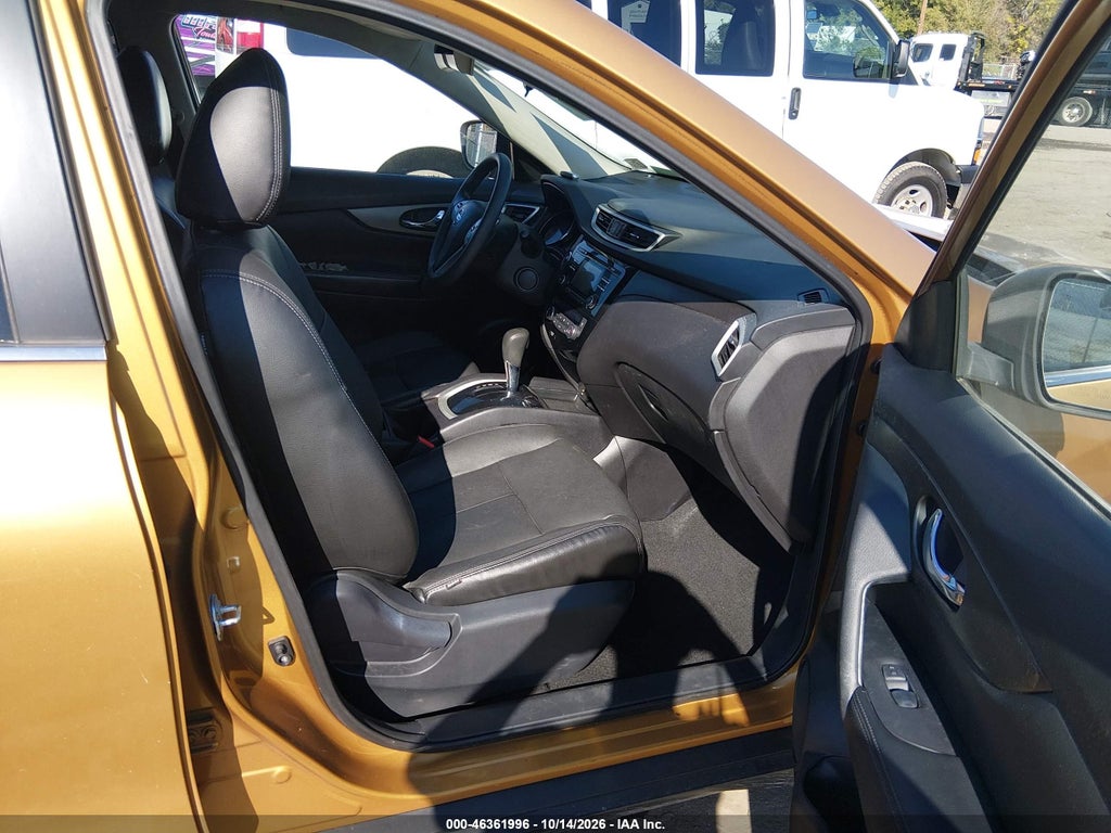 2015 Nissan Rogue SV photo 5