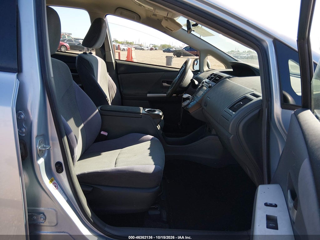 2013 Toyota Prius V Three photo 5