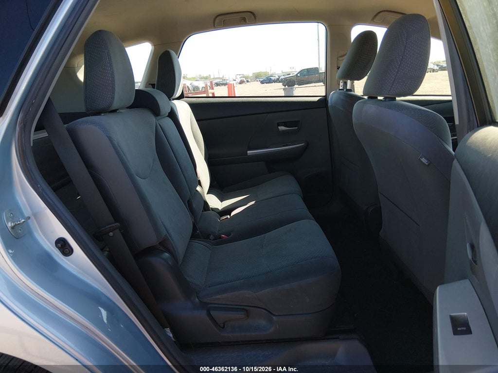 2013 Toyota Prius V Three photo 8