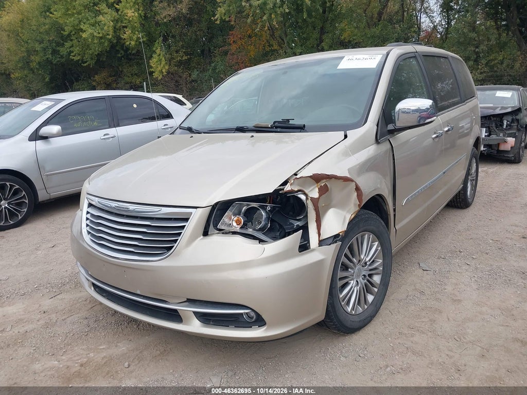 2014 Chrysler Town & Country Touring-L photo 2