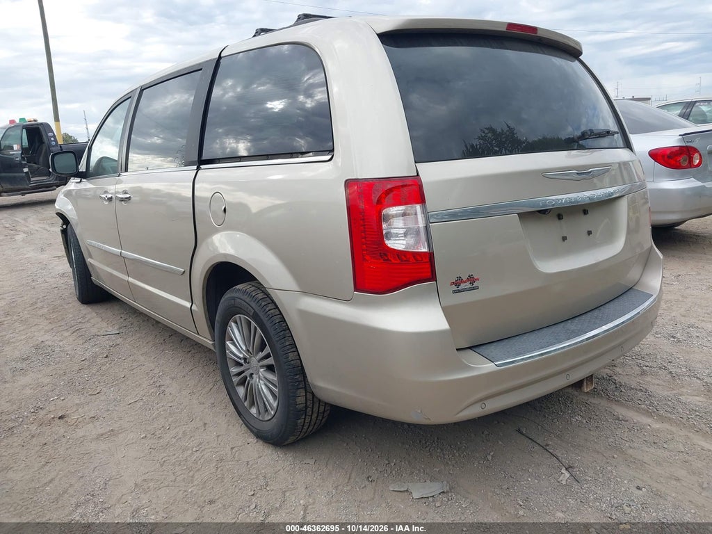2014 Chrysler Town & Country Touring-L photo 3