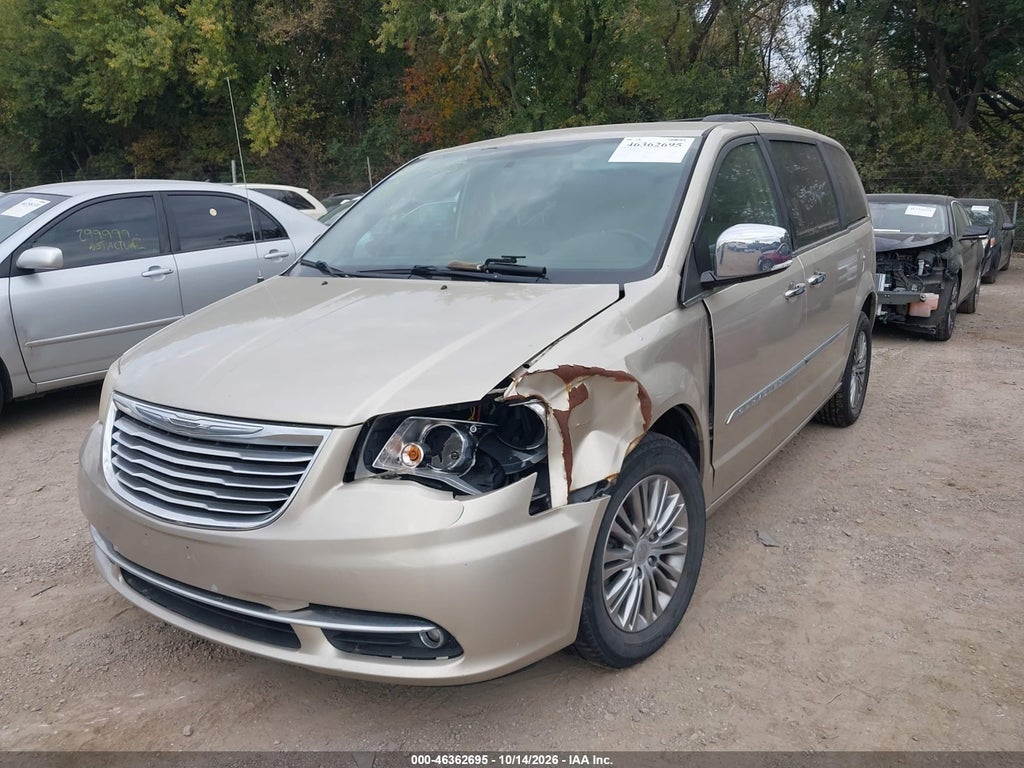 2014 Chrysler Town & Country Touring-L photo 6