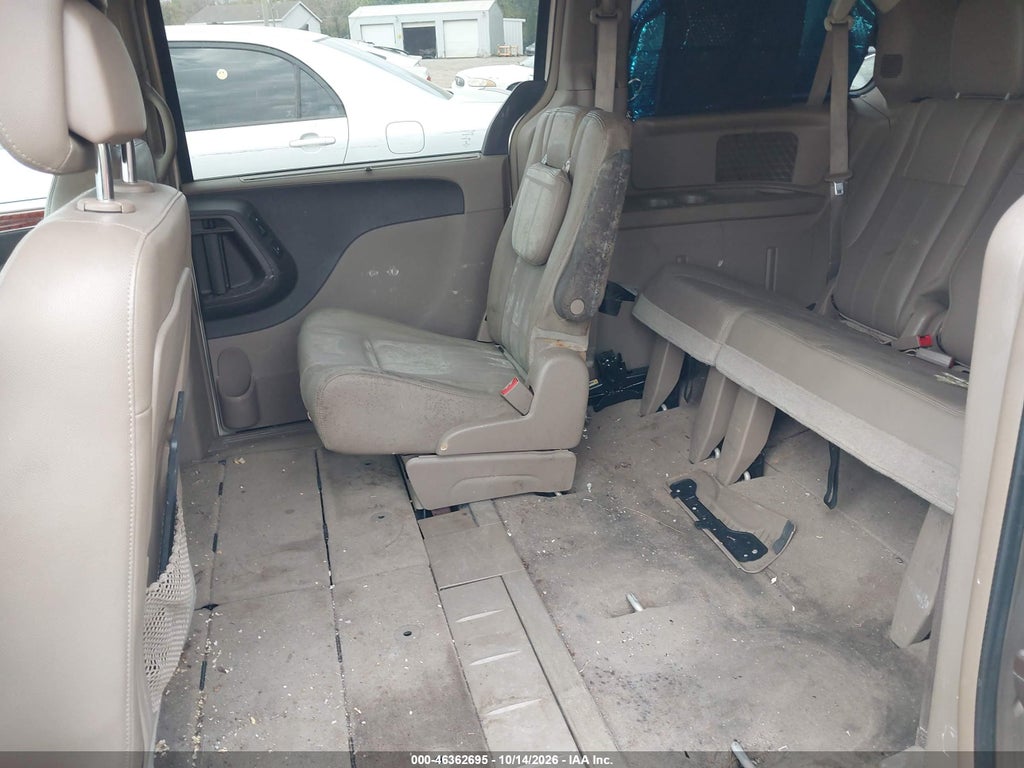 2014 Chrysler Town & Country Touring-L photo 8