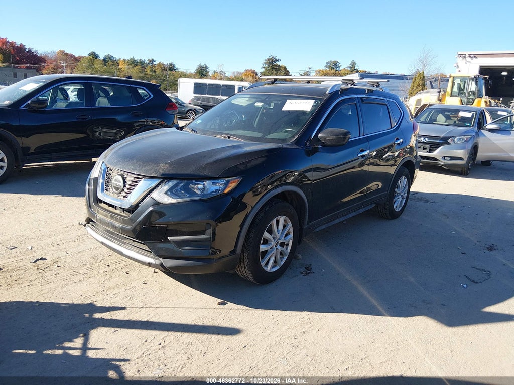 2018 Nissan Rogue SV photo 2