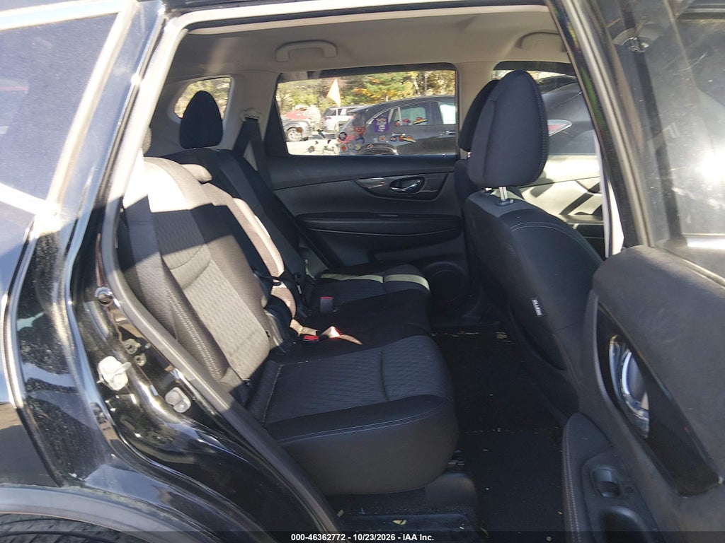 2018 Nissan Rogue SV photo 8