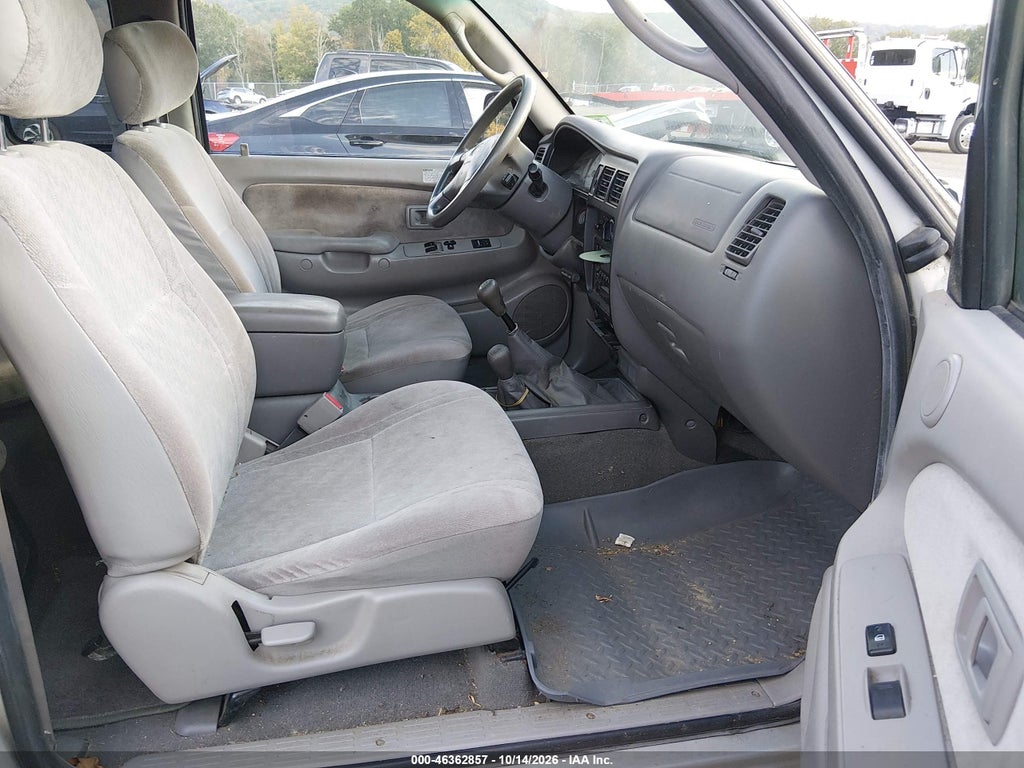 2002 Toyota Tacoma Base V6 photo 5