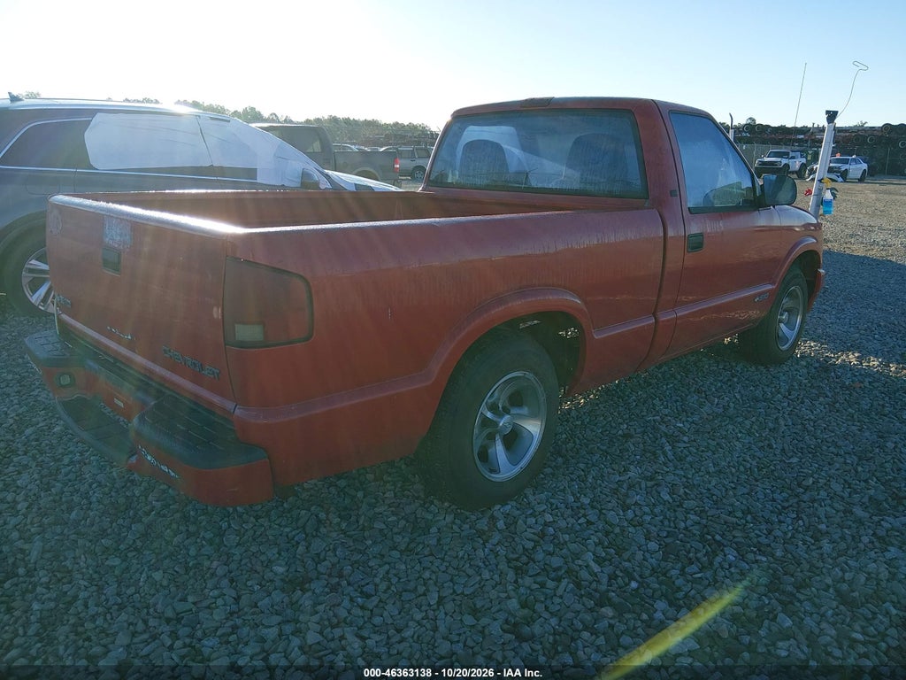 2001 Chevrolet S-10 LS photo 4