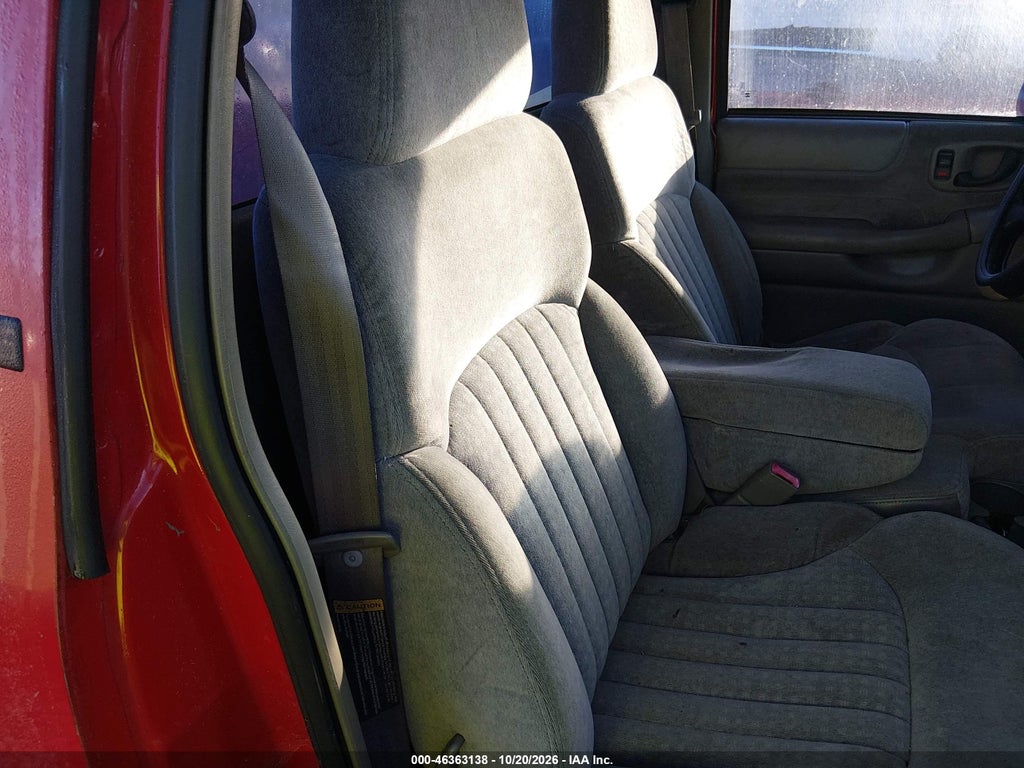 2001 Chevrolet S-10 LS photo 8