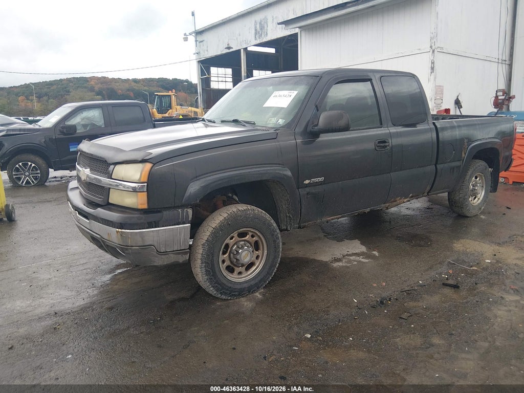 2003 Chevrolet Silverado 2500 LS photo 2