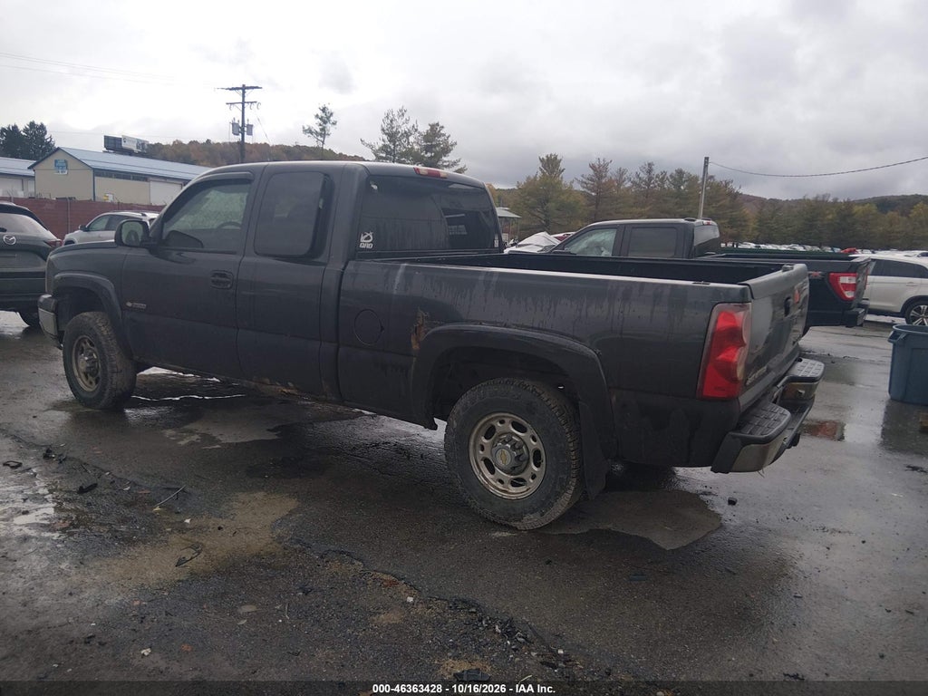 2003 Chevrolet Silverado 2500 LS photo 3