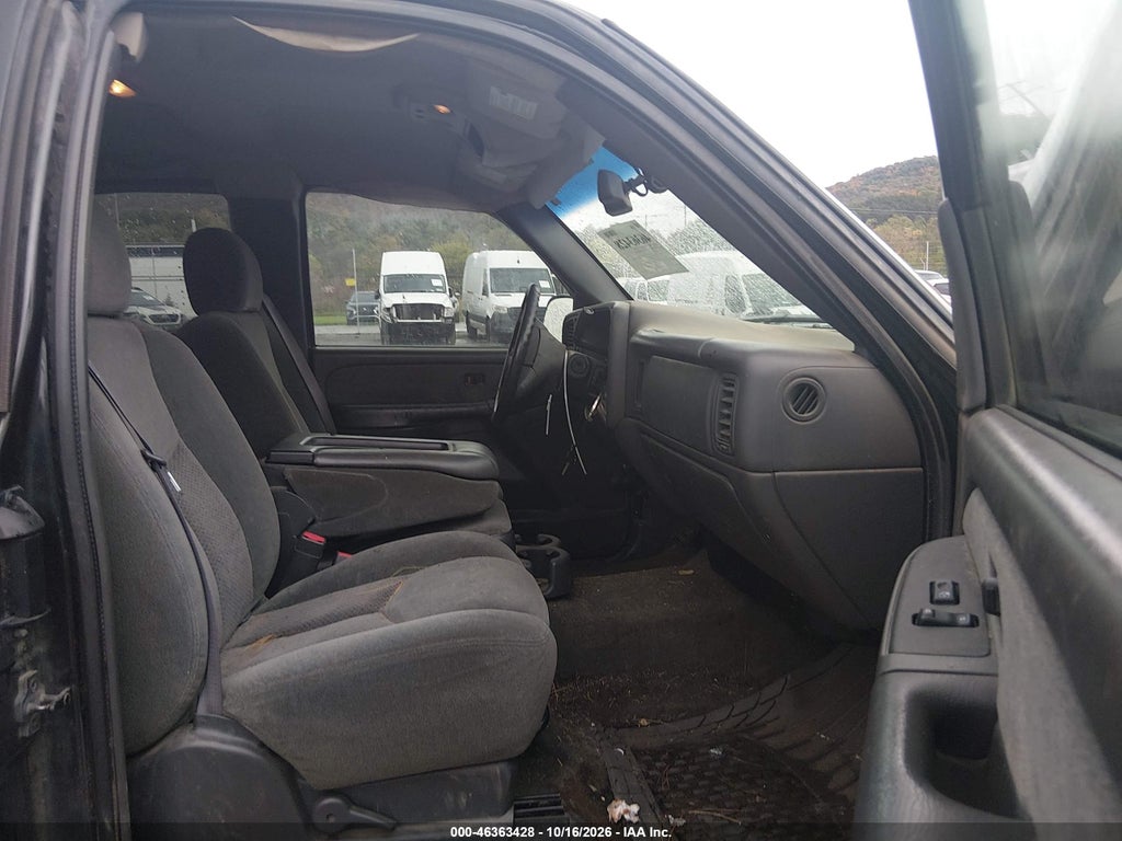 2003 Chevrolet Silverado 2500 LS photo 5