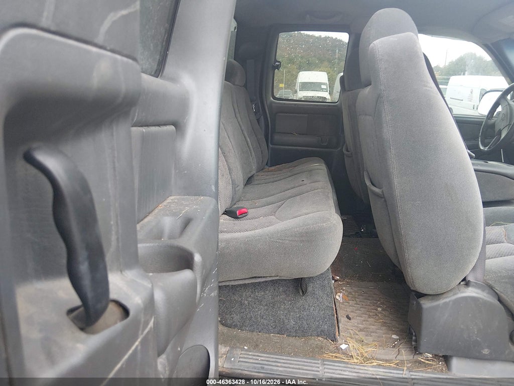 2003 Chevrolet Silverado 2500 LS photo 8