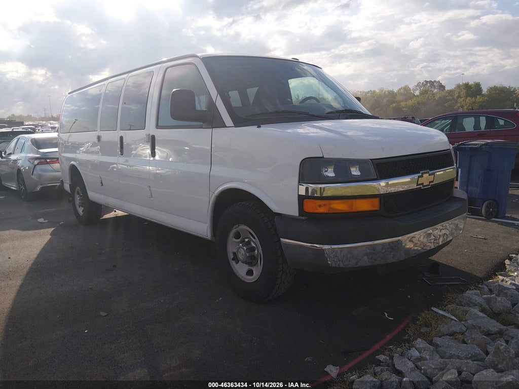 2015 Chevrolet Express 3500 LT photo 1