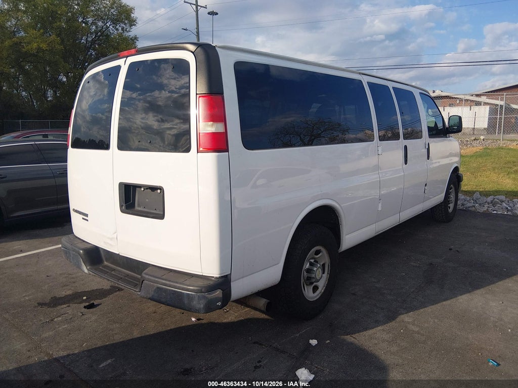 2015 Chevrolet Express 3500 LT photo 4