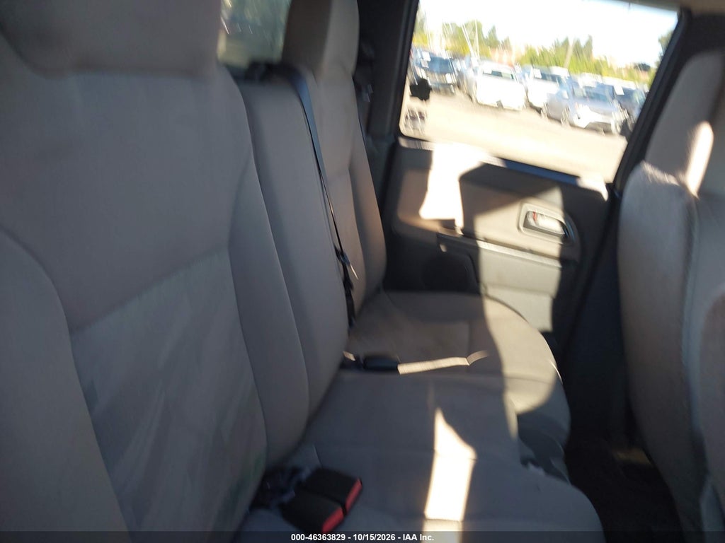 2004 Chevrolet Colorado LS photo 8