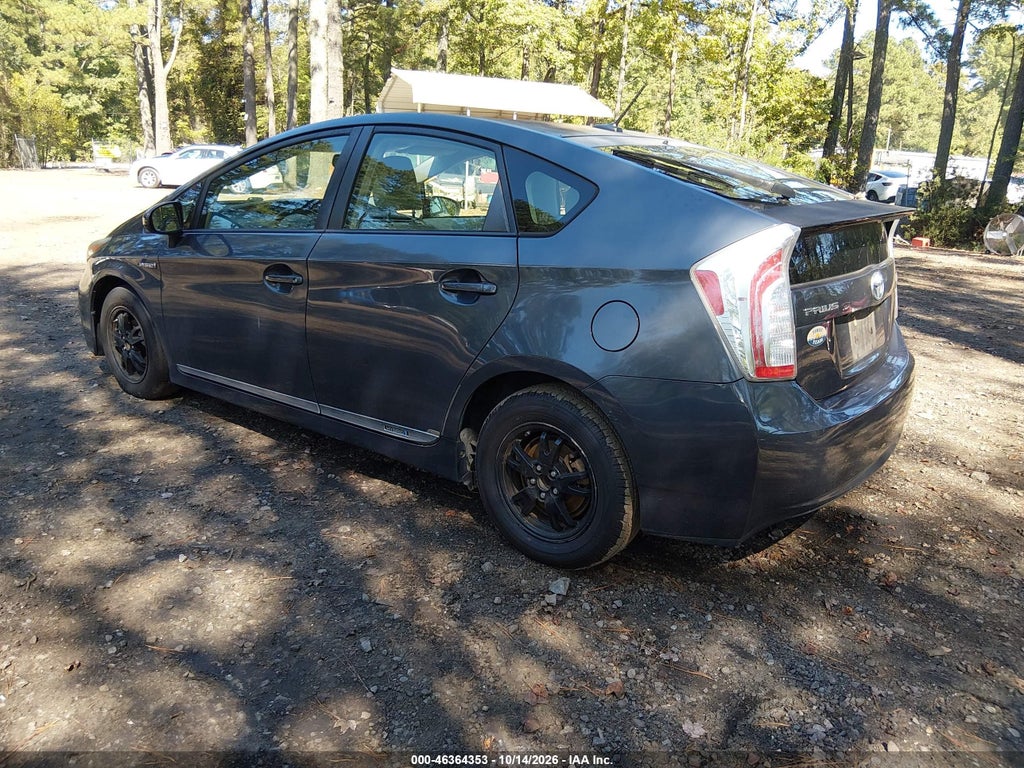 2012 Toyota Prius Three photo 3