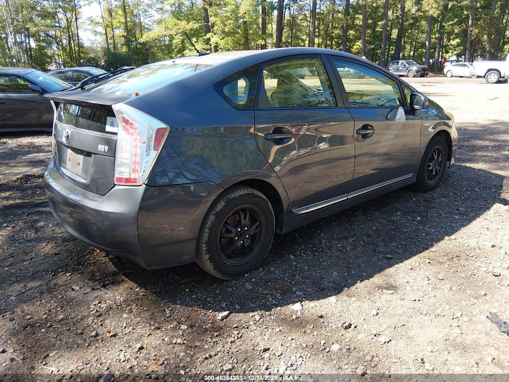 2012 Toyota Prius Three photo 4