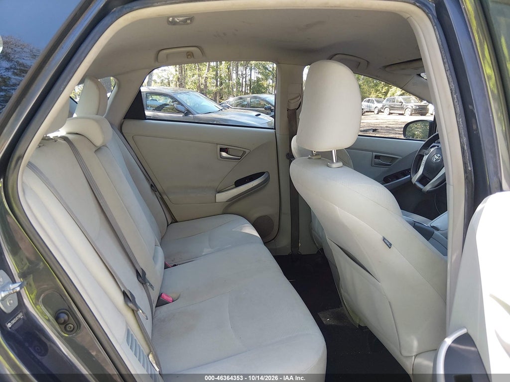 2012 Toyota Prius Three photo 8