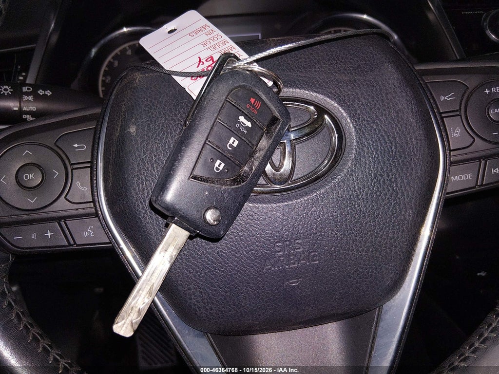 2020 Toyota Camry SE photo 11