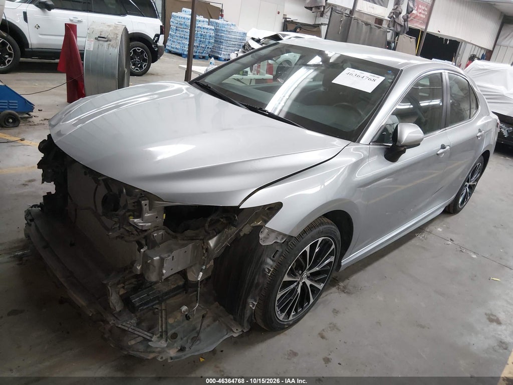 2020 Toyota Camry SE photo 2